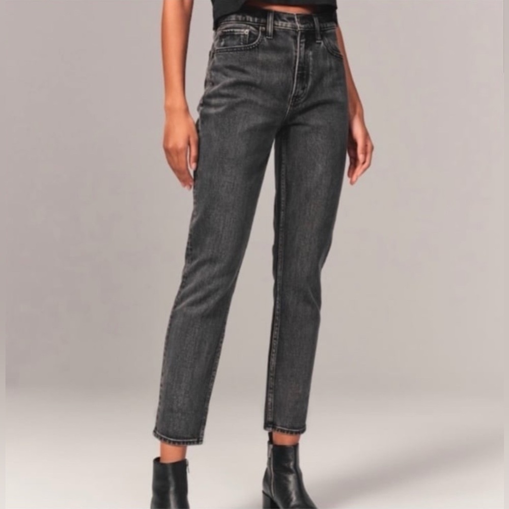ABERCROMBIE & FITCH Ultra High Rise Mom Jeans Straight Leg 90’s Size 26 Gray
